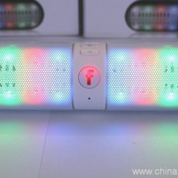 Trådløs Bluetooth højttaler med LED lys viser for DJ og FM radio 3