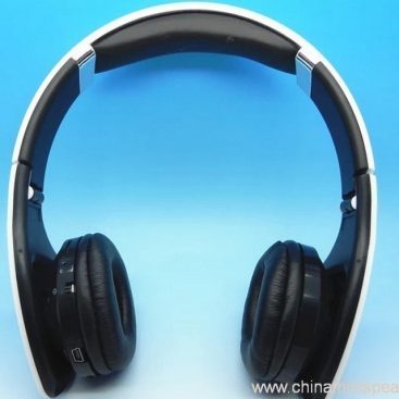 Clustffonau triongl wedi'u hadeiladu mewn cerdyn cof gyda swyddogaeth radio FM 6