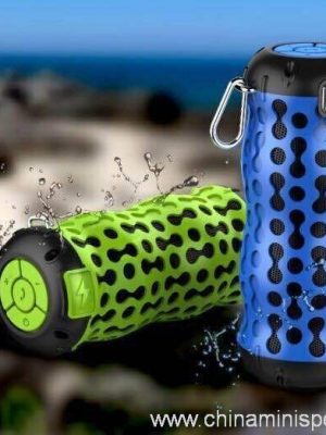 Mini professional waterproof speaker for outdoor activities - Image 4