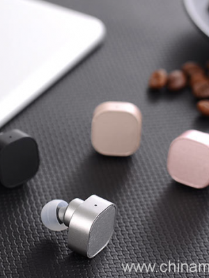 Handfree Mini bluetooth earphones With Magnetic Mini True bluetooth earphone Power Bank - Image 4